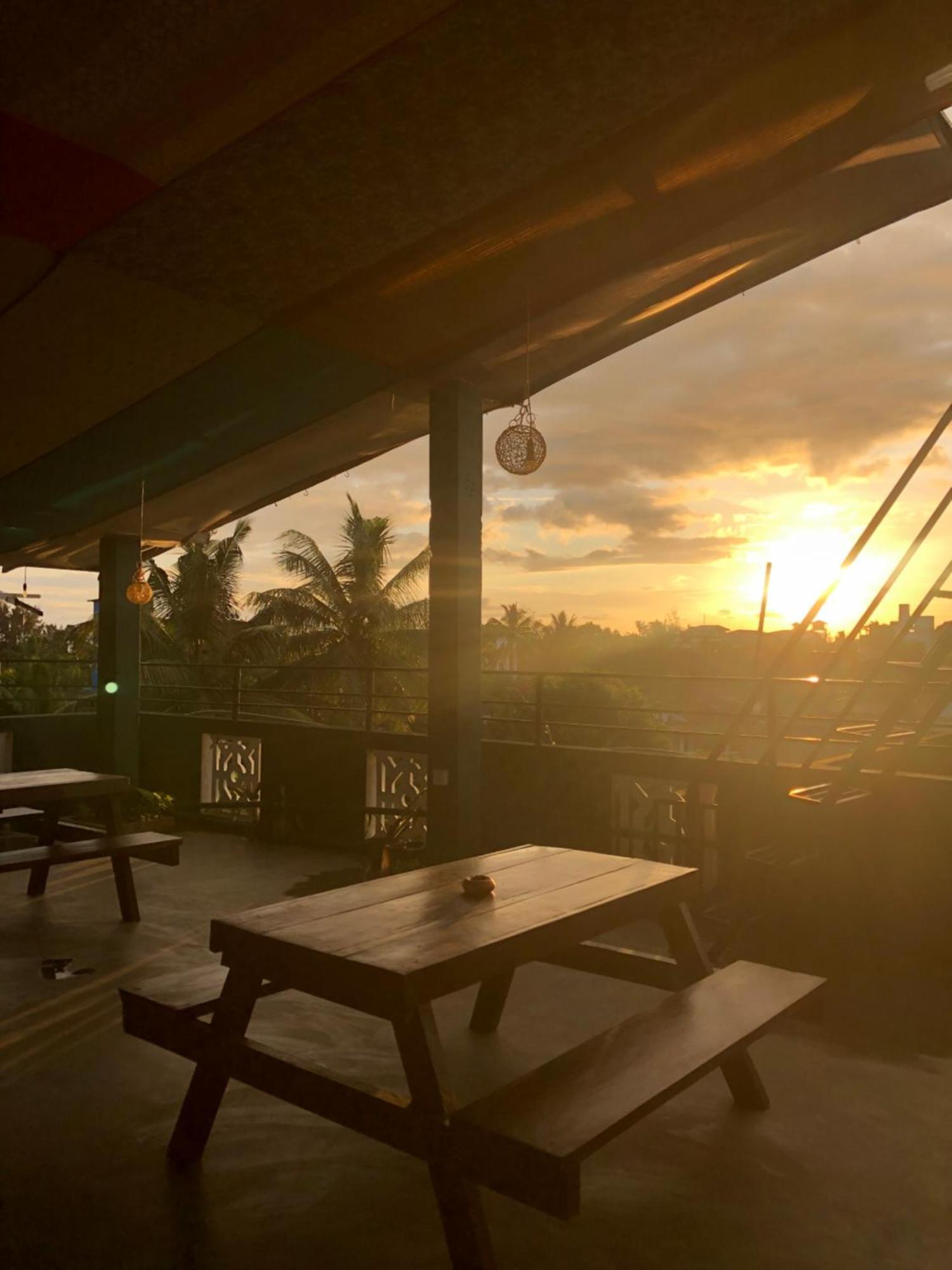 Beach Break Surf Hostel Weligama Exterior photo