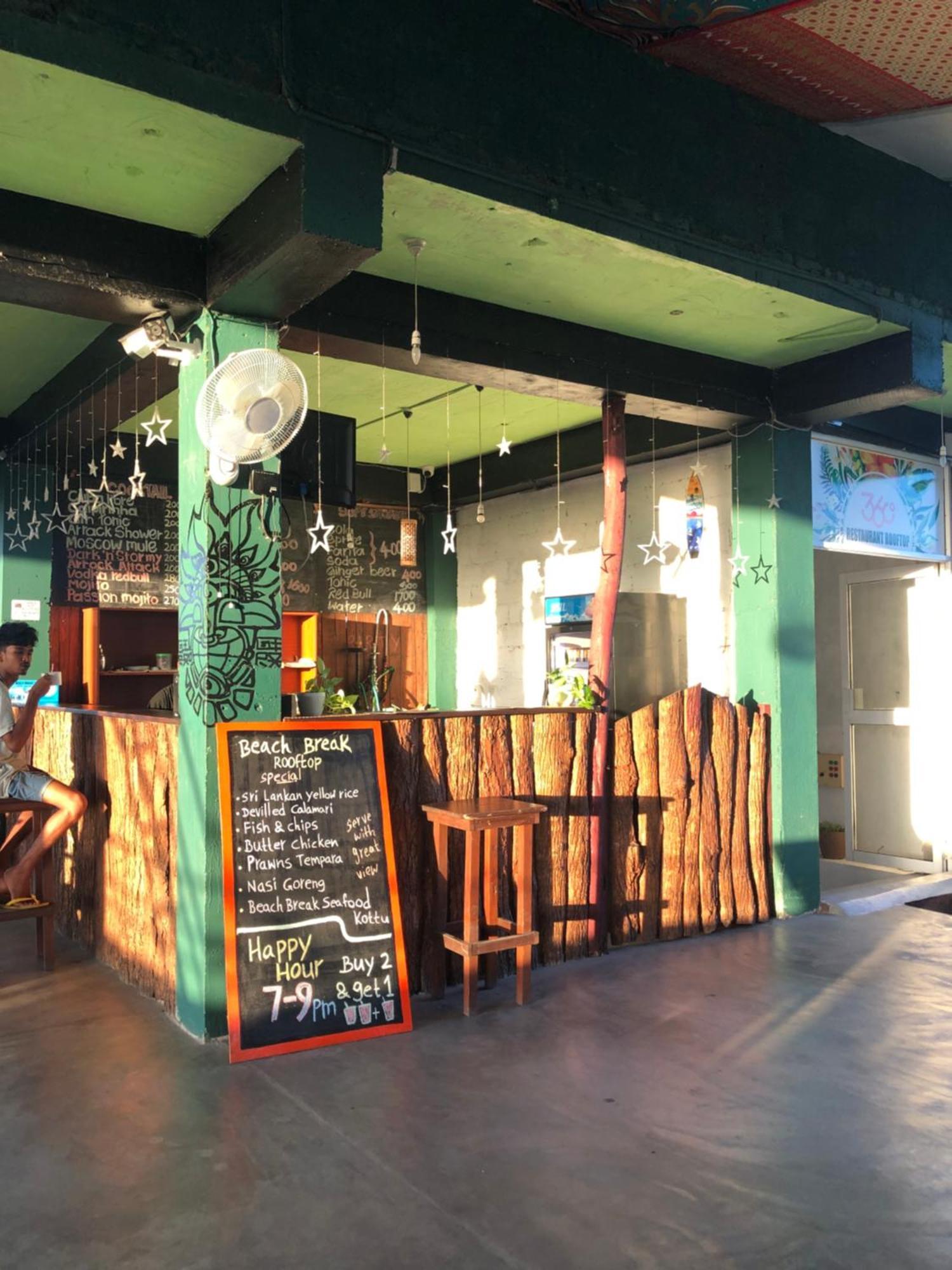 Beach Break Surf Hostel Weligama Exterior photo