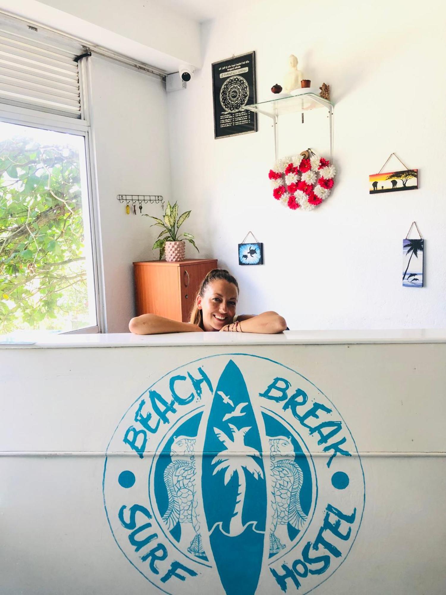 Beach Break Surf Hostel Weligama Exterior photo